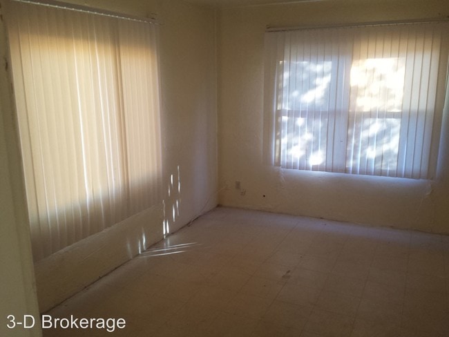 Building Photo - 4 br, 1 bath Apartment - 3415 N. Los Altos