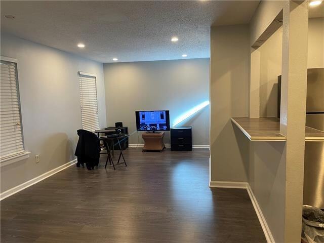 Building Photo - 1161 Lake Ave