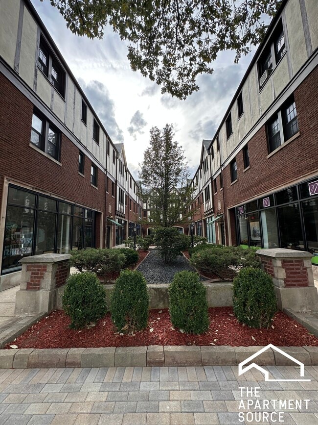 Foto del edificio - 896 Green Bay Rd
