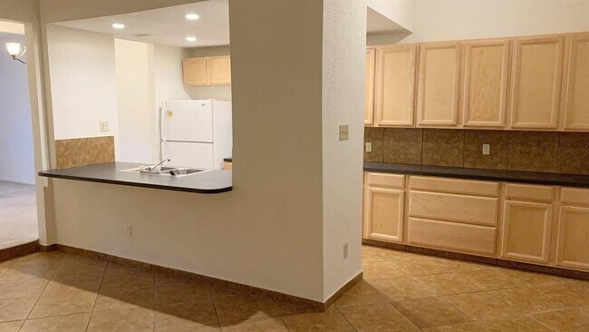 Building Photo - 11207 Shannon Hills Dr