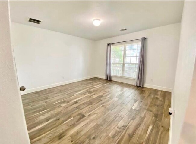 Foto del edificio - 6326 Saragosa Crossing Ln