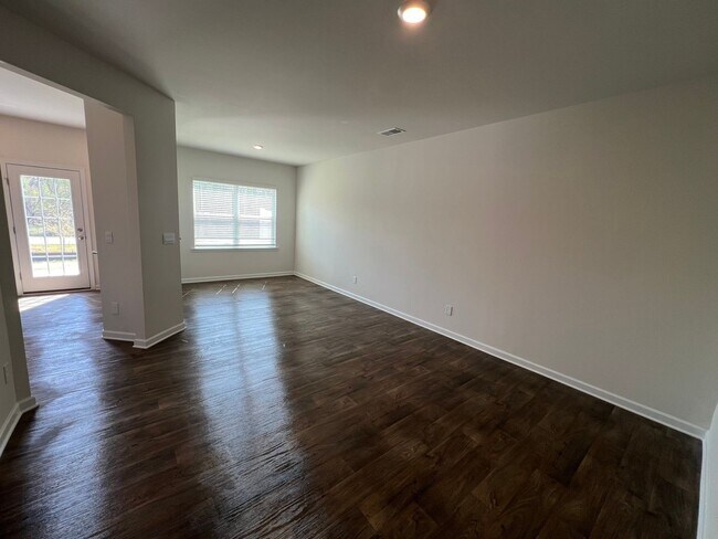 Building Photo - 3 Bedroom Townhome in York