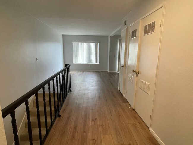 Building Photo - Stunning Two-Story Home in Quail Ridge.