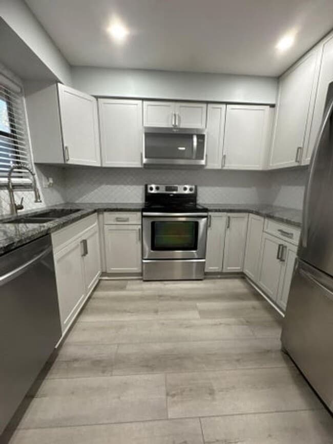 Foto del edificio - 5205 Bayside Dr