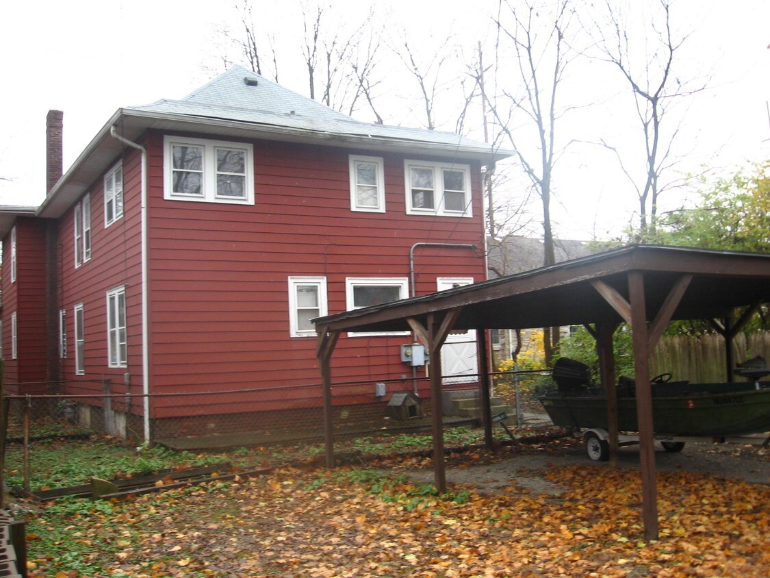 PARTE TRASERA EXTERIOR - 204 E 49th St