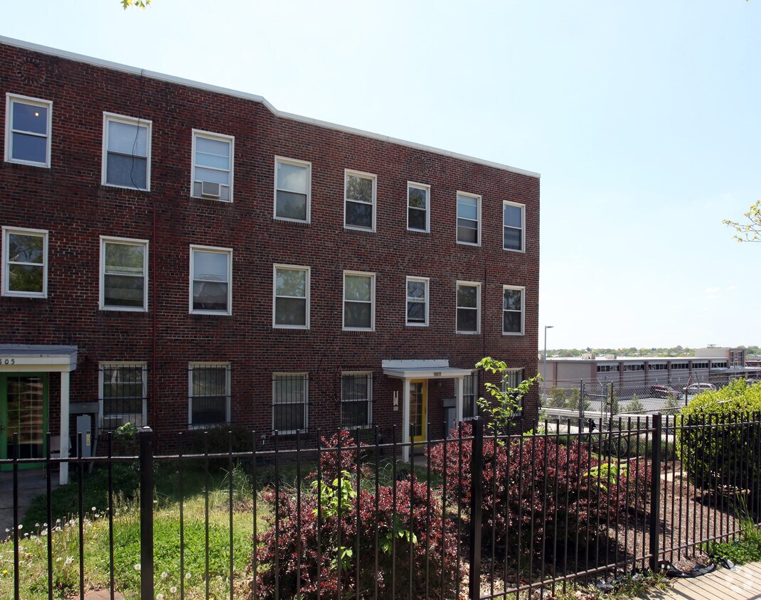 Foto principal - 1801 Maryland Ave NE