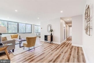 Building Photo - 600 Roosevelt Blvd