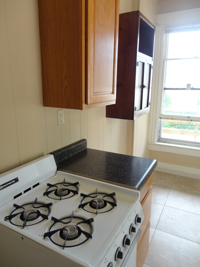 Building Photo - 213 E Mulberry St