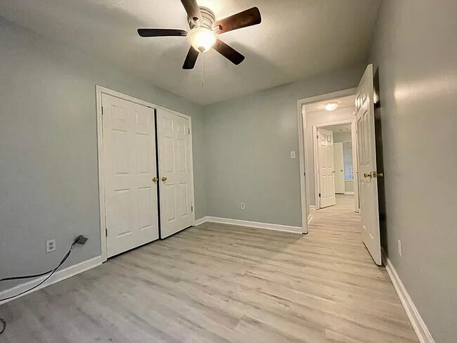Foto del edificio - 3354 Gaston Ave
