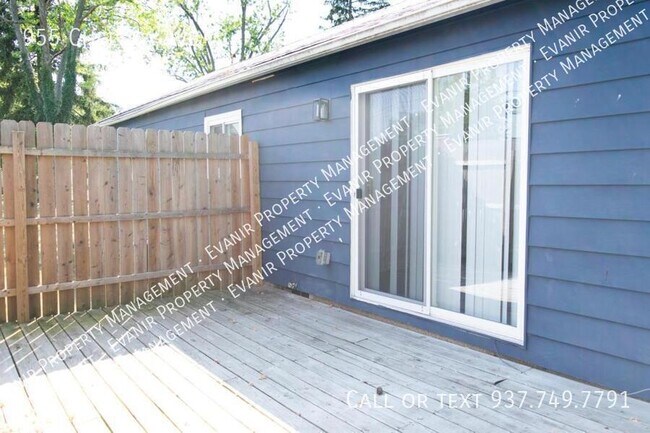 Foto del edificio - 955 Chelsea Ave