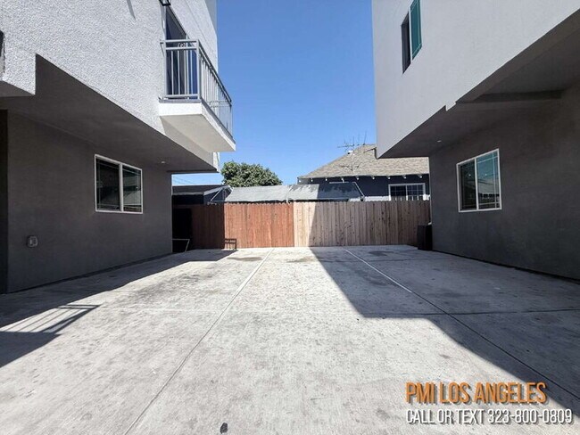 Foto del edificio - 1731 E 68th St