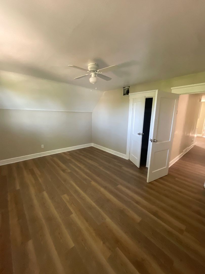381 E 152nd St Cleveland, OH 44110 – photo 4