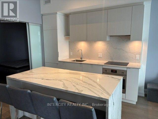 Photo du bâtiment - 161 Roehampton Ave