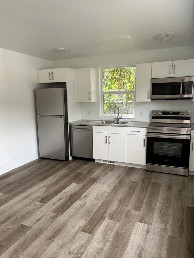 Photo principale - 11820-11861 61 St NW