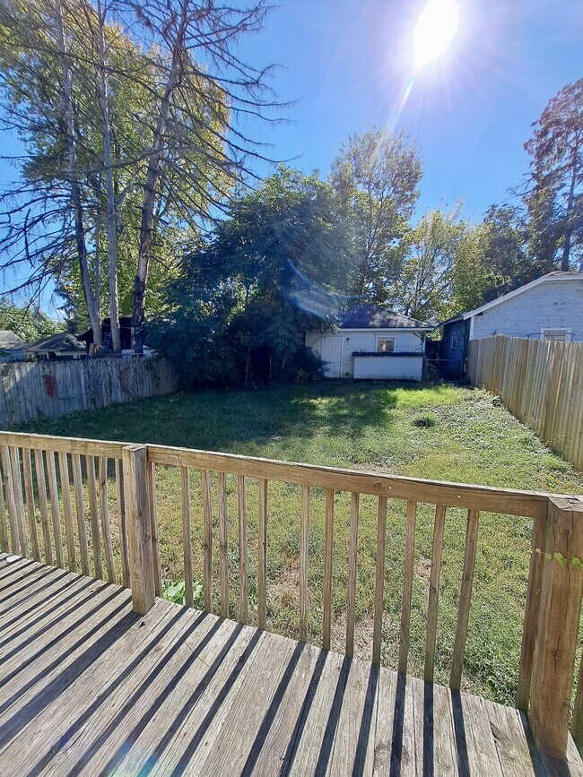 Photo - 44 E Parkwood Dr House