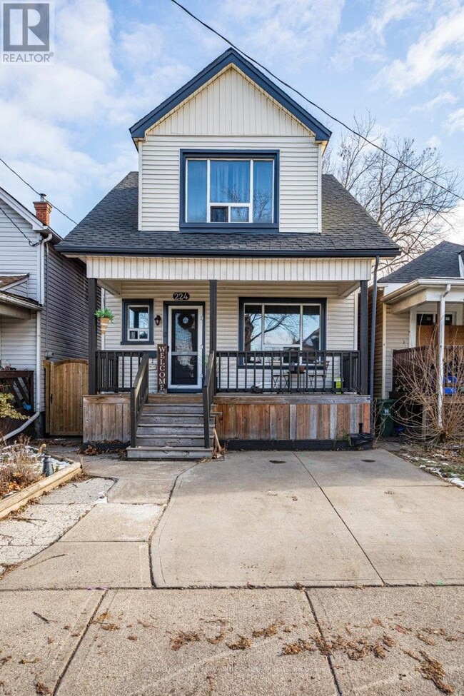 Building Photo - 224 Balmoral Ave N