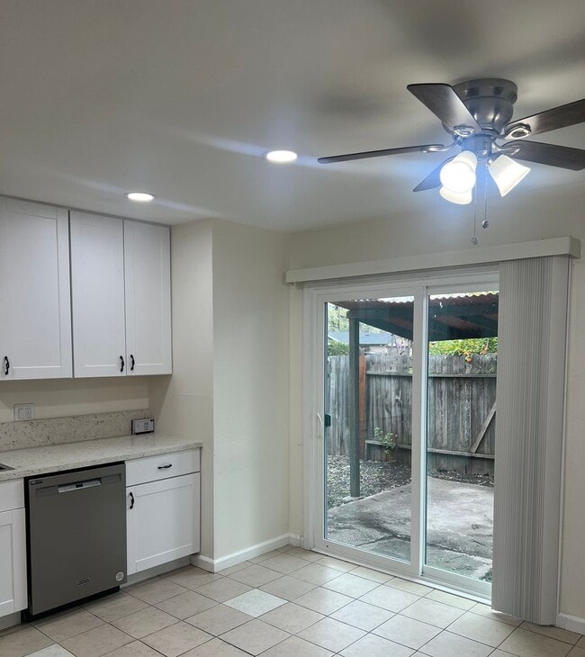 Photo - ADORABLE 2 BED DUPLEX WITH NEWER KITCHEN!! House