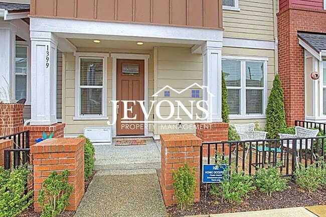 Building Photo - 1399 NE Hickory Ln