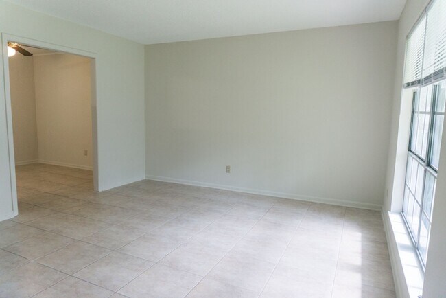 Foto del edificio - 1225 Parktown Dr