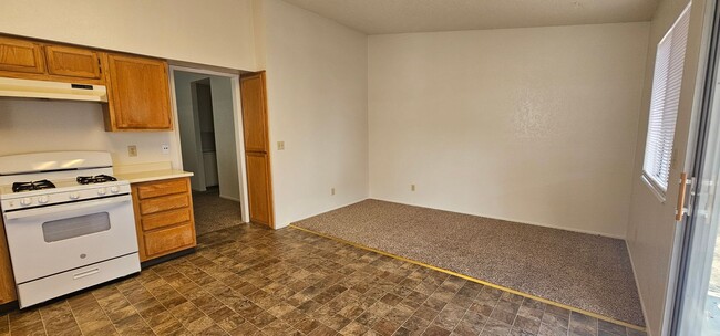 Building Photo - Single Story 3 Bedroom, 2 Bath, 2 Car Garage, Desirable Seeliger Neighborhood