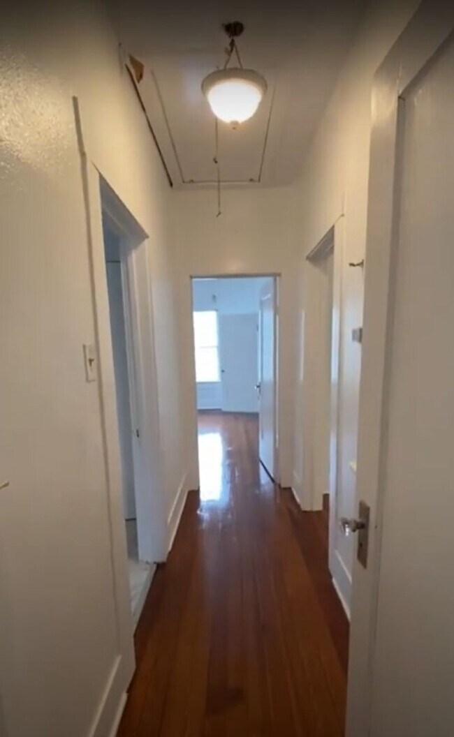 Foto del edificio - 2 bedrooms and 1 bathroom at 1214 Kayton A...
