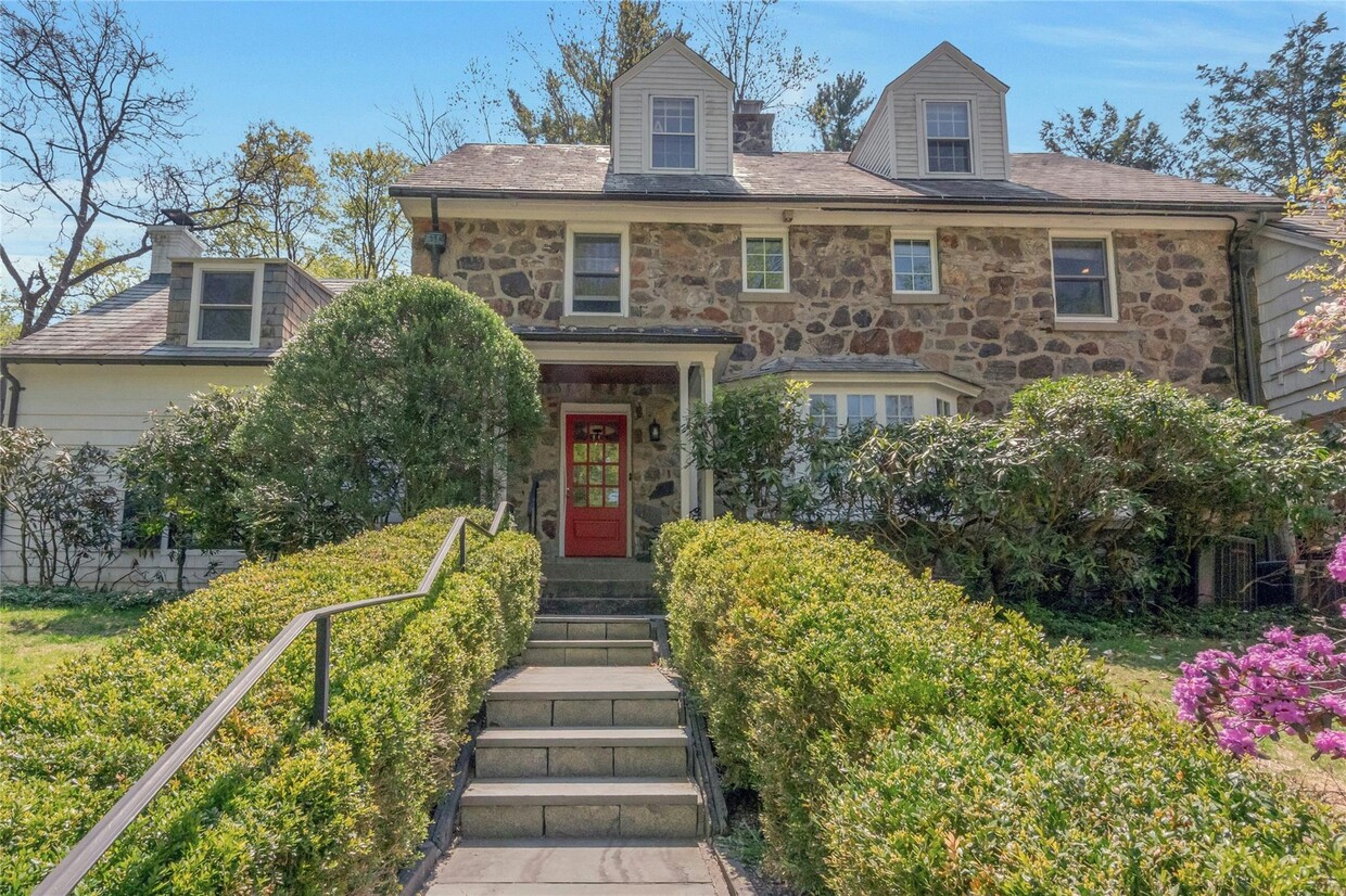 Foto principal - 68 Spruce Ln S