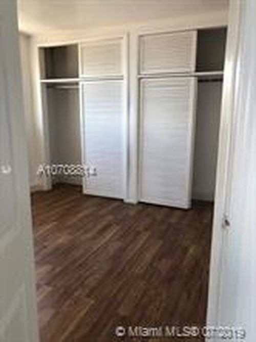 Foto del edificio - 11950 N Bayshore Dr