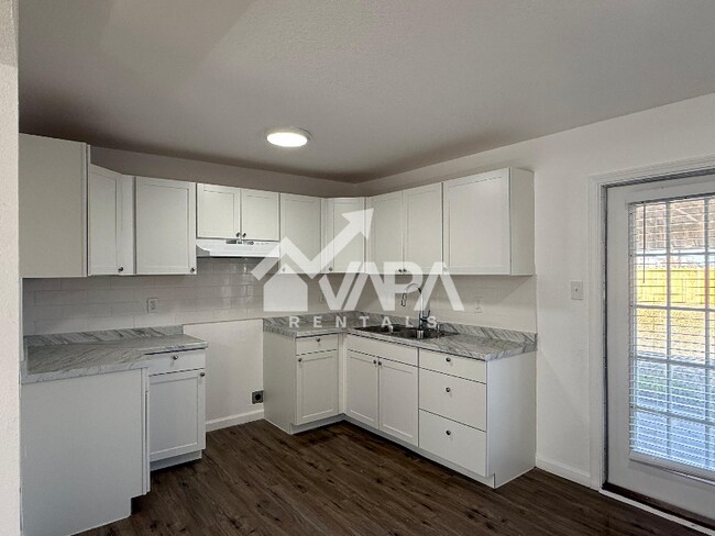 Foto del edificio - 1994 Springvale Dr