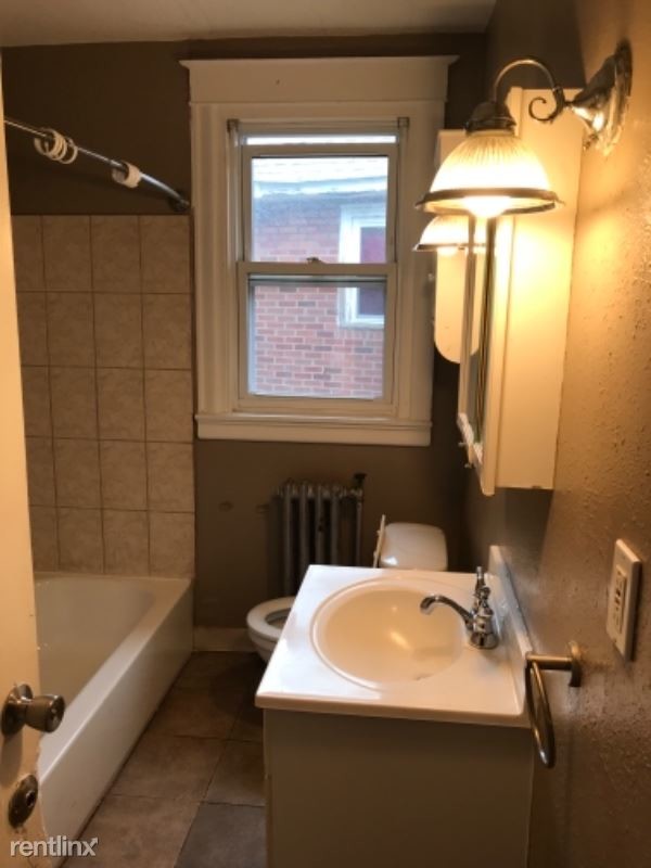 Foto del edificio - 3 br, 1 bath Townhome - 821 Rader Ave