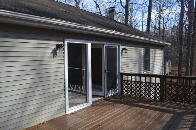 Building Photo - Lake Monticello Rental 3Bed/3Bath House