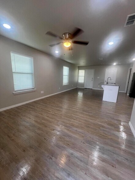 Foto del edificio - 2632 Hickory Ave