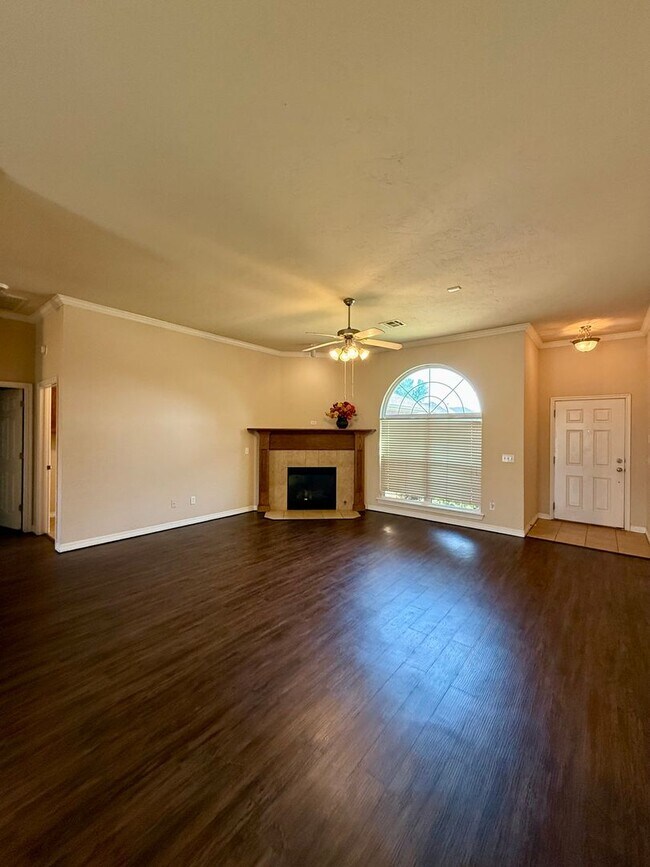Foto del edificio - Spacious Home in Apple Valley- Moore