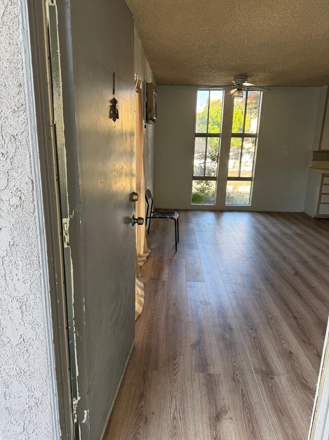 Building Photo - 6819 Variel Ave