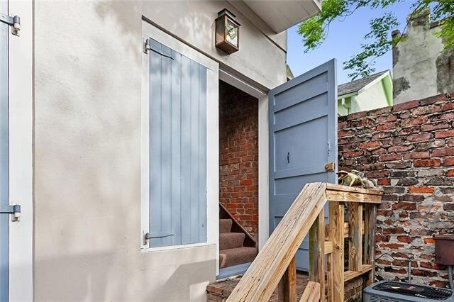 Photo - 622 Dauphine St House