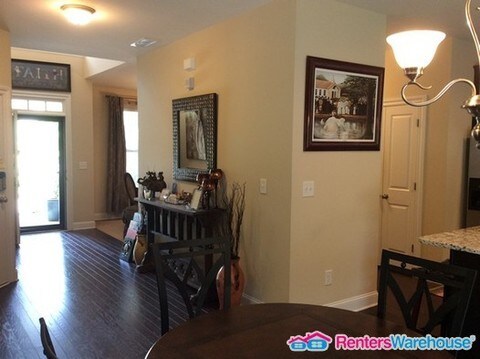 Foto del edificio - Stunning 3 Bedroom in West Highland!