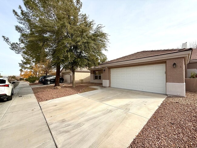 Building Photo - Charming Single-Story Townhome in Sun City...