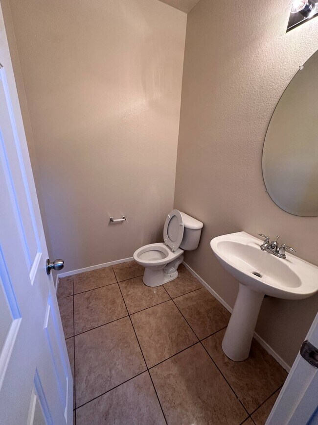 Foto del edificio - 2820 Dowitcher Ave