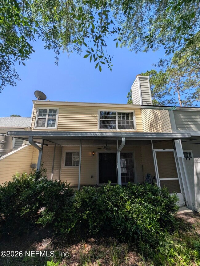 Foto del edificio - 8175 Dunbarton Ct