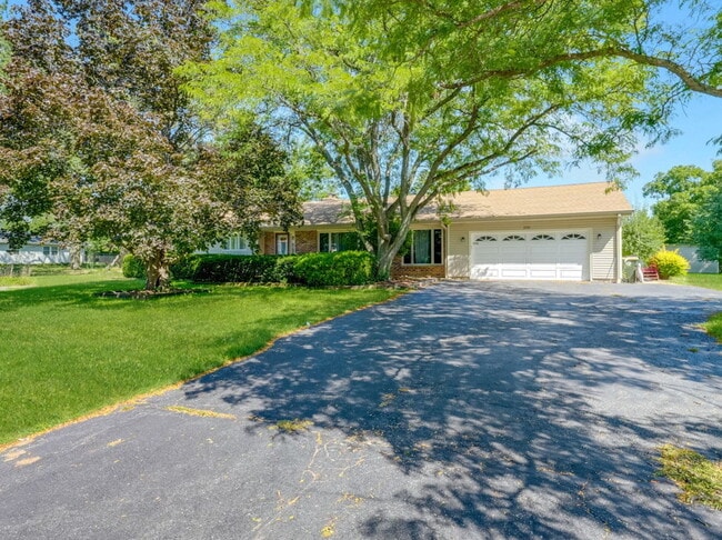 Building Photo - 2226 Shannondale Dr