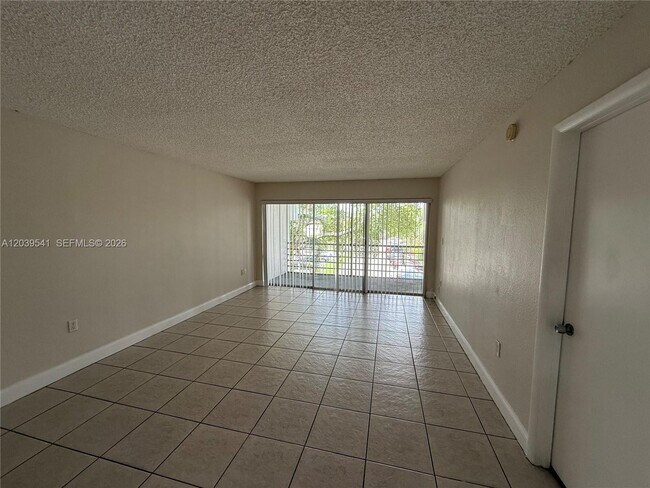 Foto del edificio - 4205 N University Dr