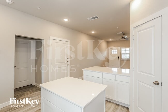 Foto del edificio - 339 Niki Dr