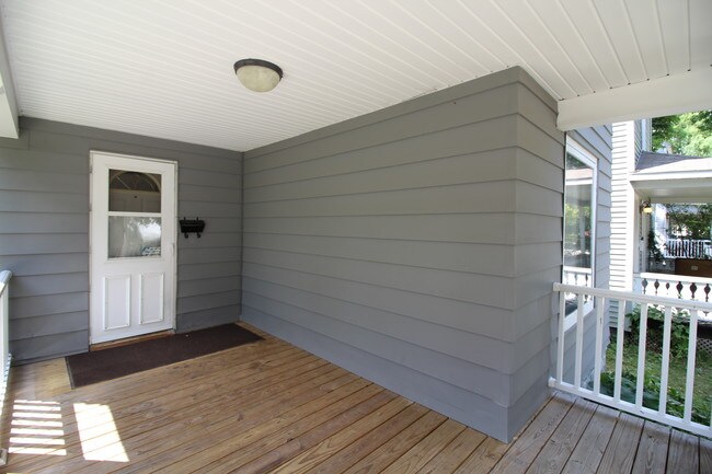 Porches en el frente - 1050 Dayton St SW