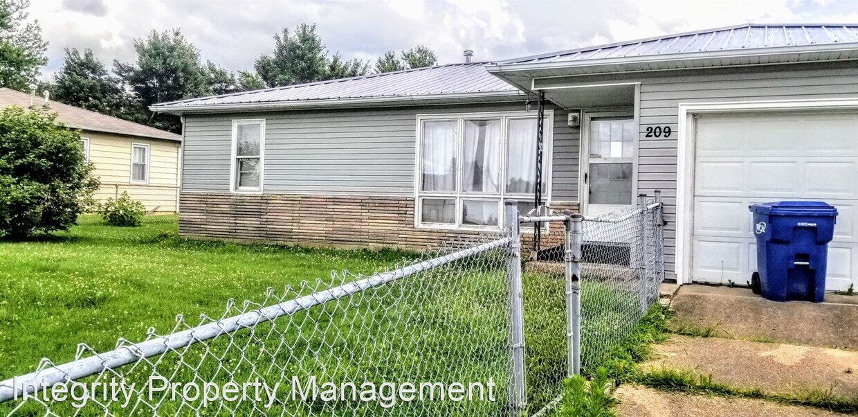 Primary Photo - 3 br, 1 bath House - 209 Country Club Rd