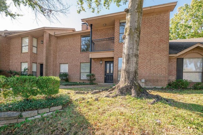 Foto del edificio - 5821 Hollytree Dr