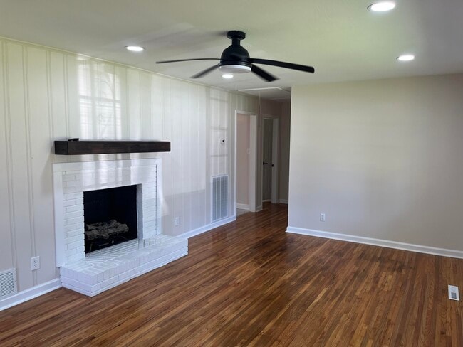 Foto del edificio - 202 Silver Bluff Rd