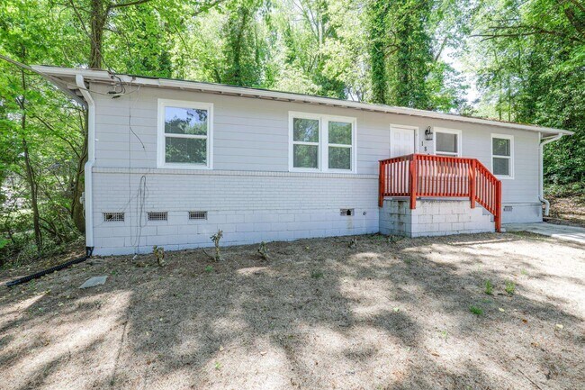 Building Photo - 180 Glenrose Cir SW