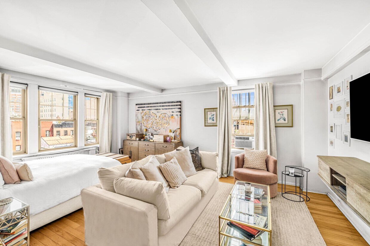Foto principal - 299 W 12th St