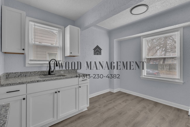 Building Photo - This beautifully updated 3-bedroom, 1-bath single-family home is ready for move-in!