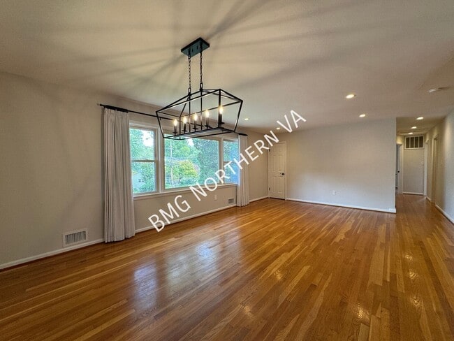 Building Photo - 1109 Hillcrest Dr SW