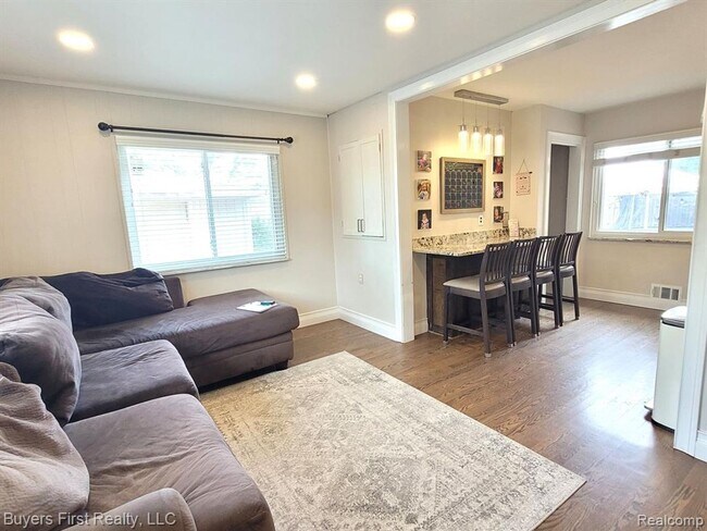 Foto del edificio - Newly Renovated 7BR – Modern Kitchen + Bath